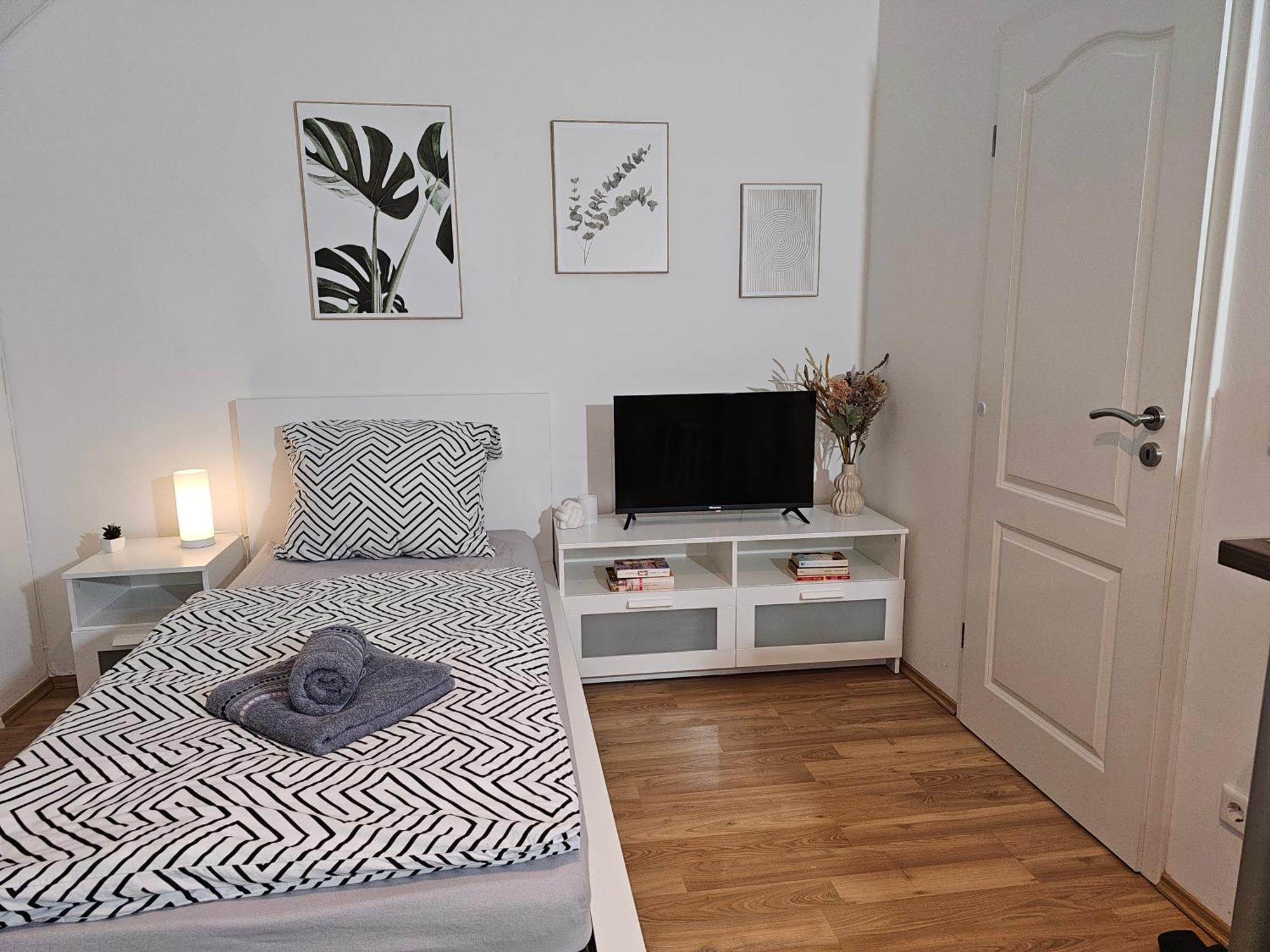 Modern Near Duesseldorf Airport & Messe/fair * Meerbusch