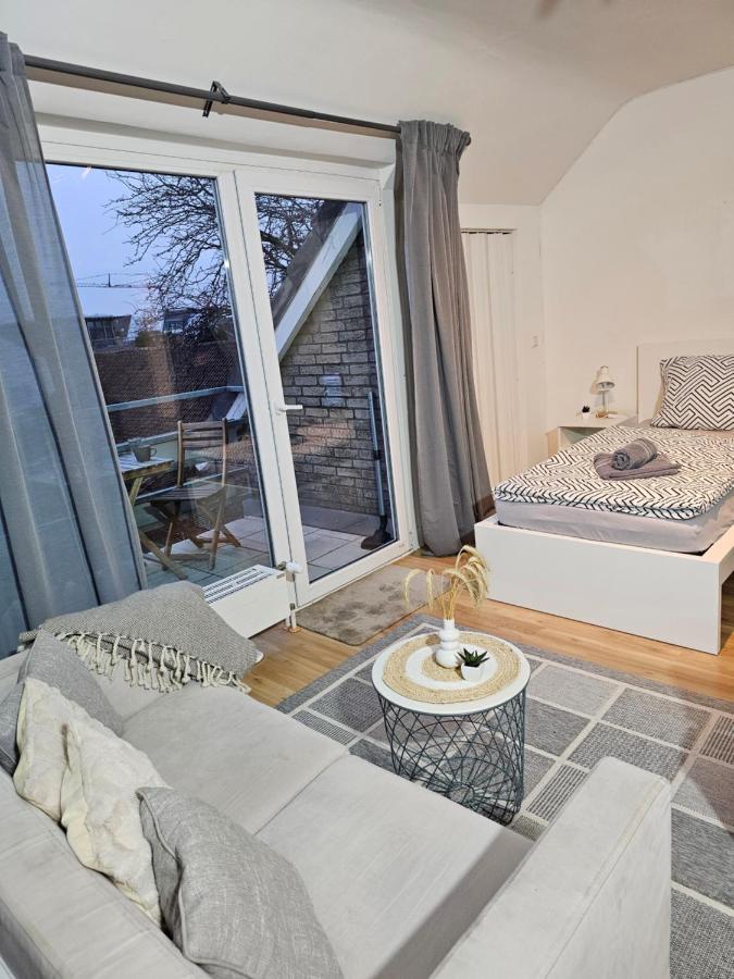 Modern Studio Near Düsseldorf Airport & Messe/fair Apartment Meerbusch