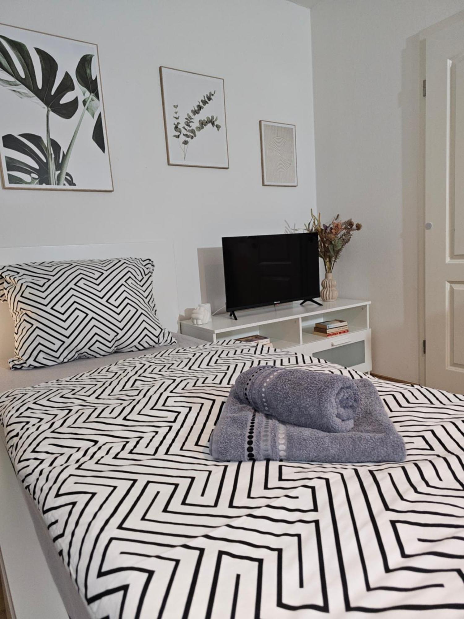 Modern Studio Near Düsseldorf Airport & Messe/fair Apartment