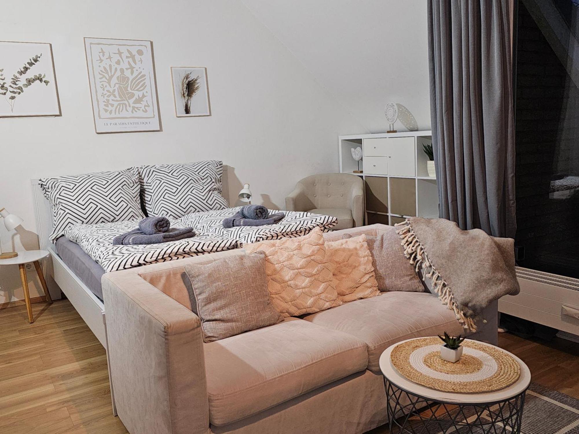 Modern Studio Near Düsseldorf Airport & Messe/fair Apartment Meerbusch